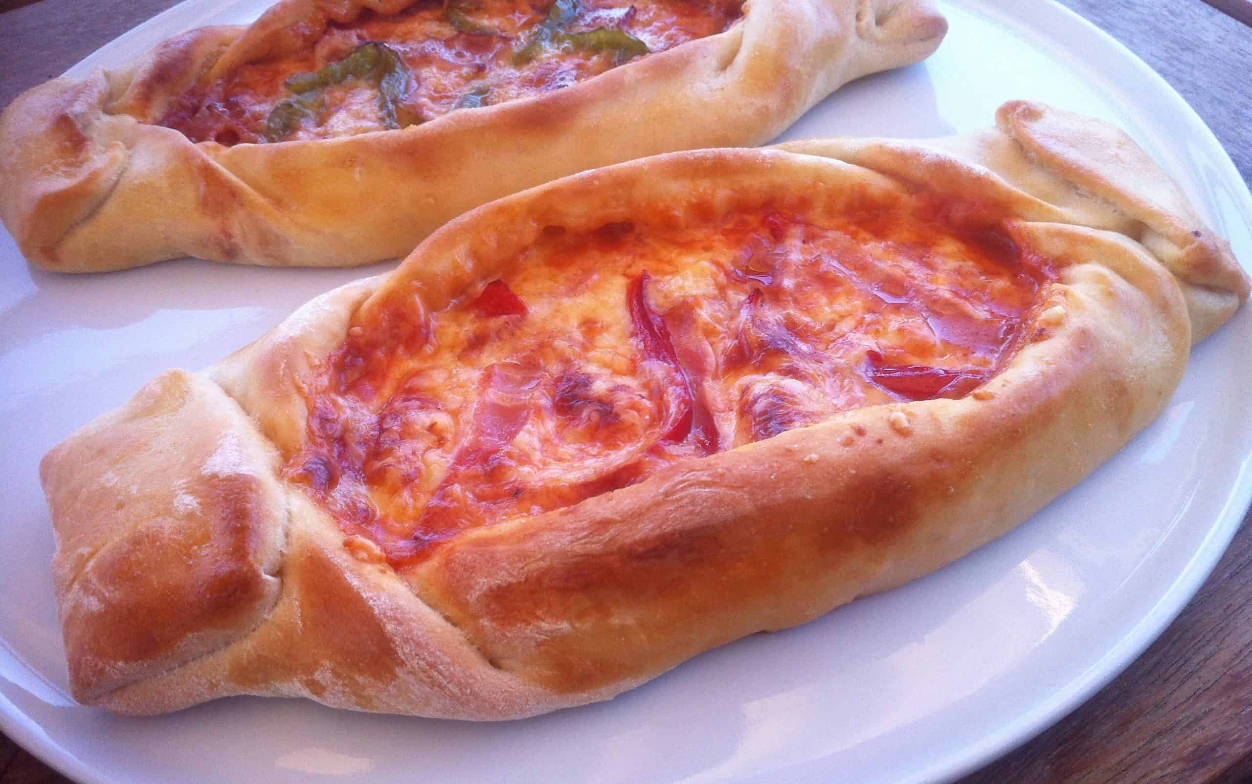 Peinirli: The Boat-Shaped Greek Pizza Redefining Your Slice